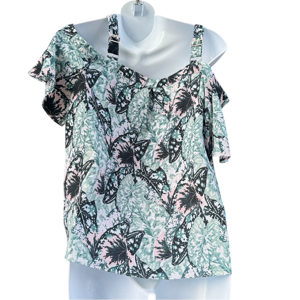Bebe Cold-Shoulder Top With A Leaf-Pattern Design - image 4